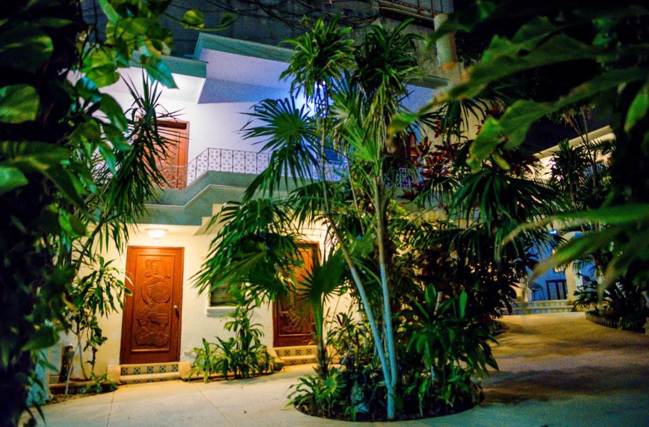 Отель El Tropical Плая-дель-Кармен Экстерьер фото